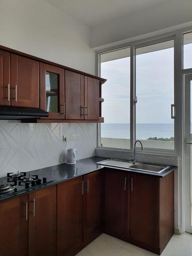 New 2 Bedroom Apartment, 100M Away From The Beach Dehiwala-Mount Lavinia Bagian luar foto