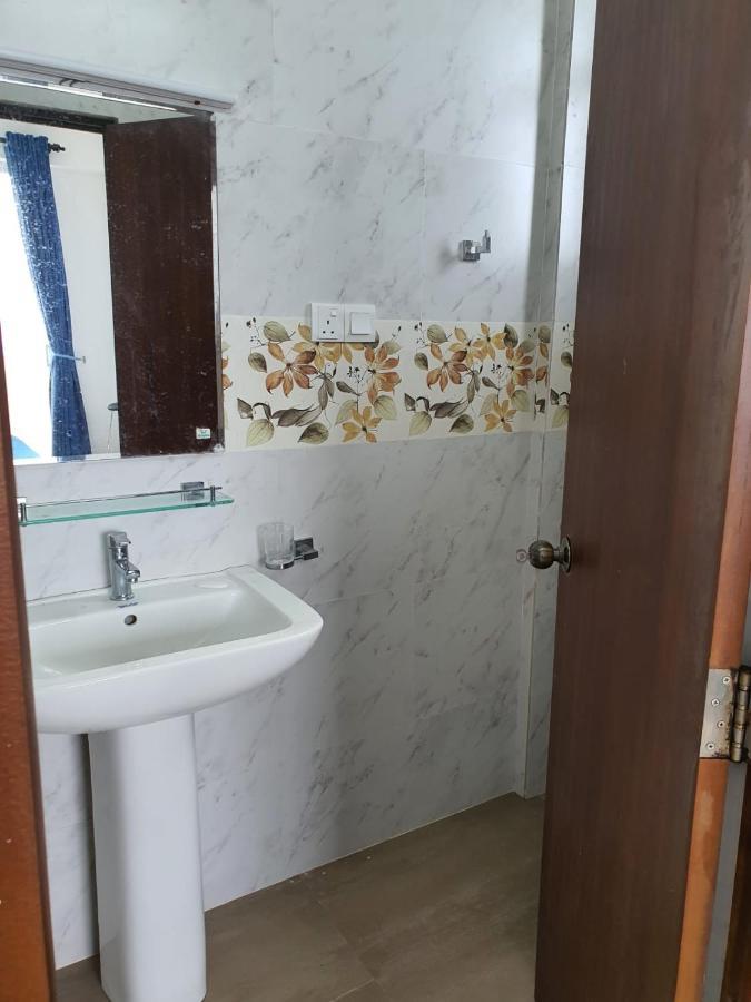 New 2 Bedroom Apartment, 100M Away From The Beach Dehiwala-Mount Lavinia Bagian luar foto