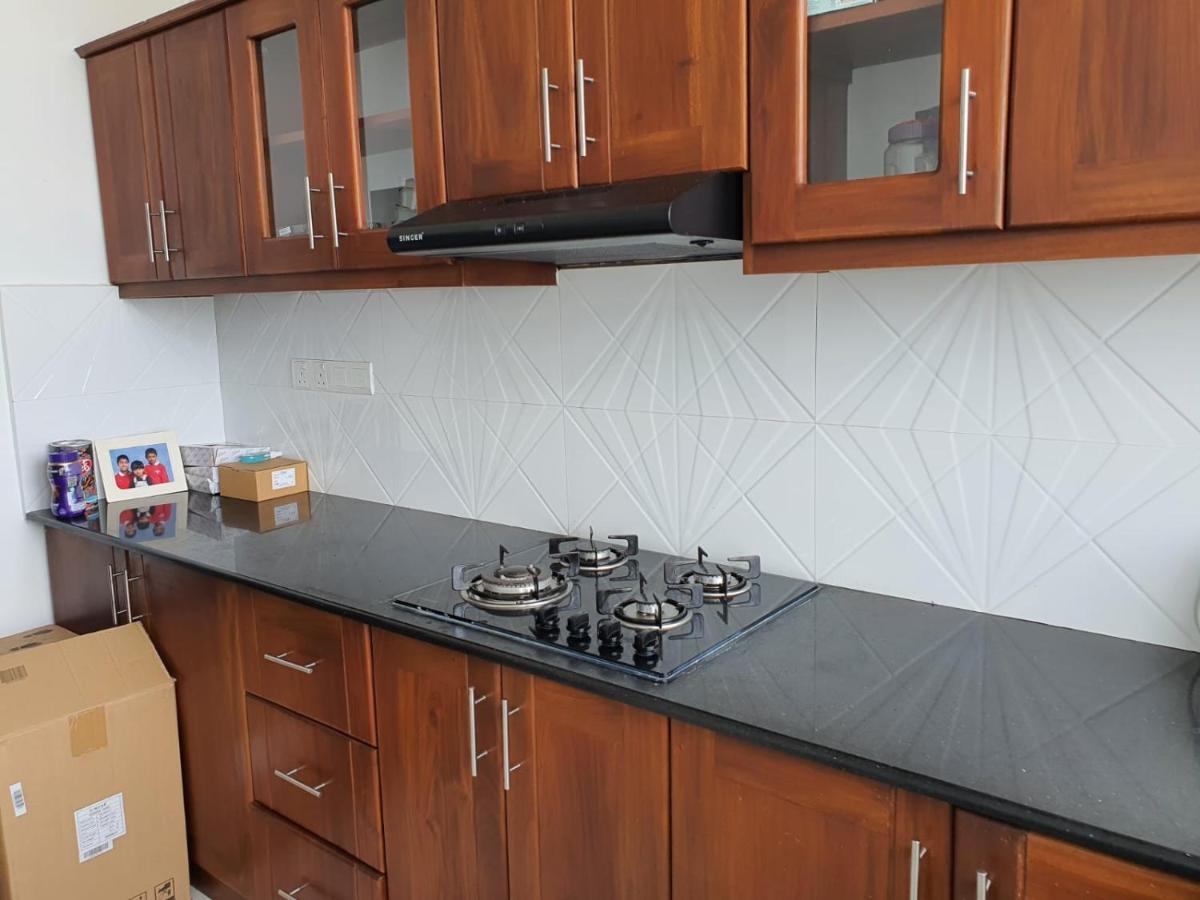 New 2 Bedroom Apartment, 100M Away From The Beach Dehiwala-Mount Lavinia Bagian luar foto