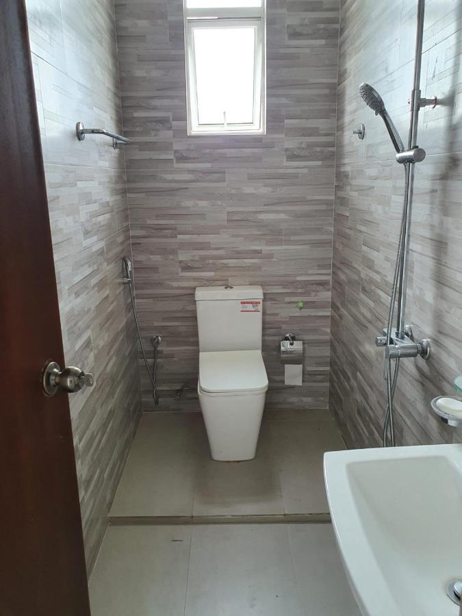New 2 Bedroom Apartment, 100M Away From The Beach Dehiwala-Mount Lavinia Bagian luar foto